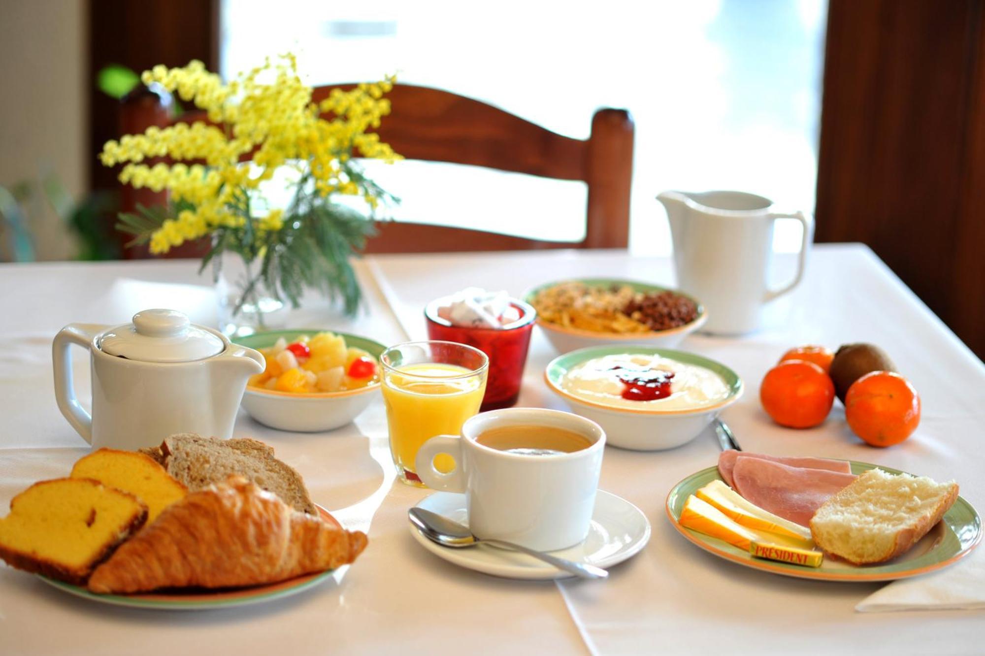 Hotel Brit Confort Pau 3*